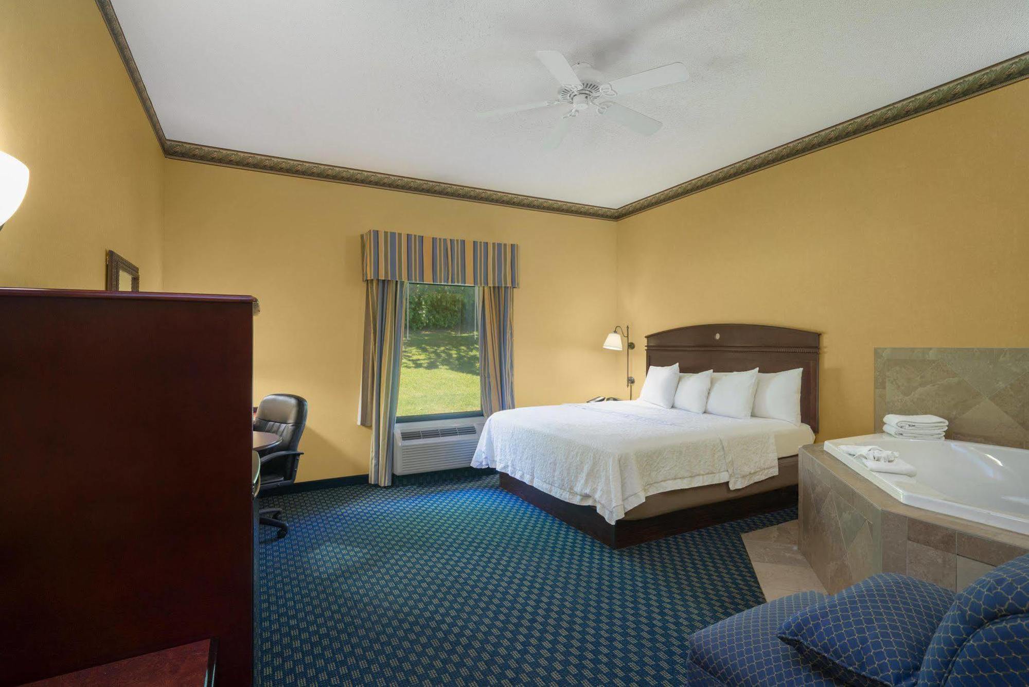 Hampton Inn Maysville Экстерьер фото